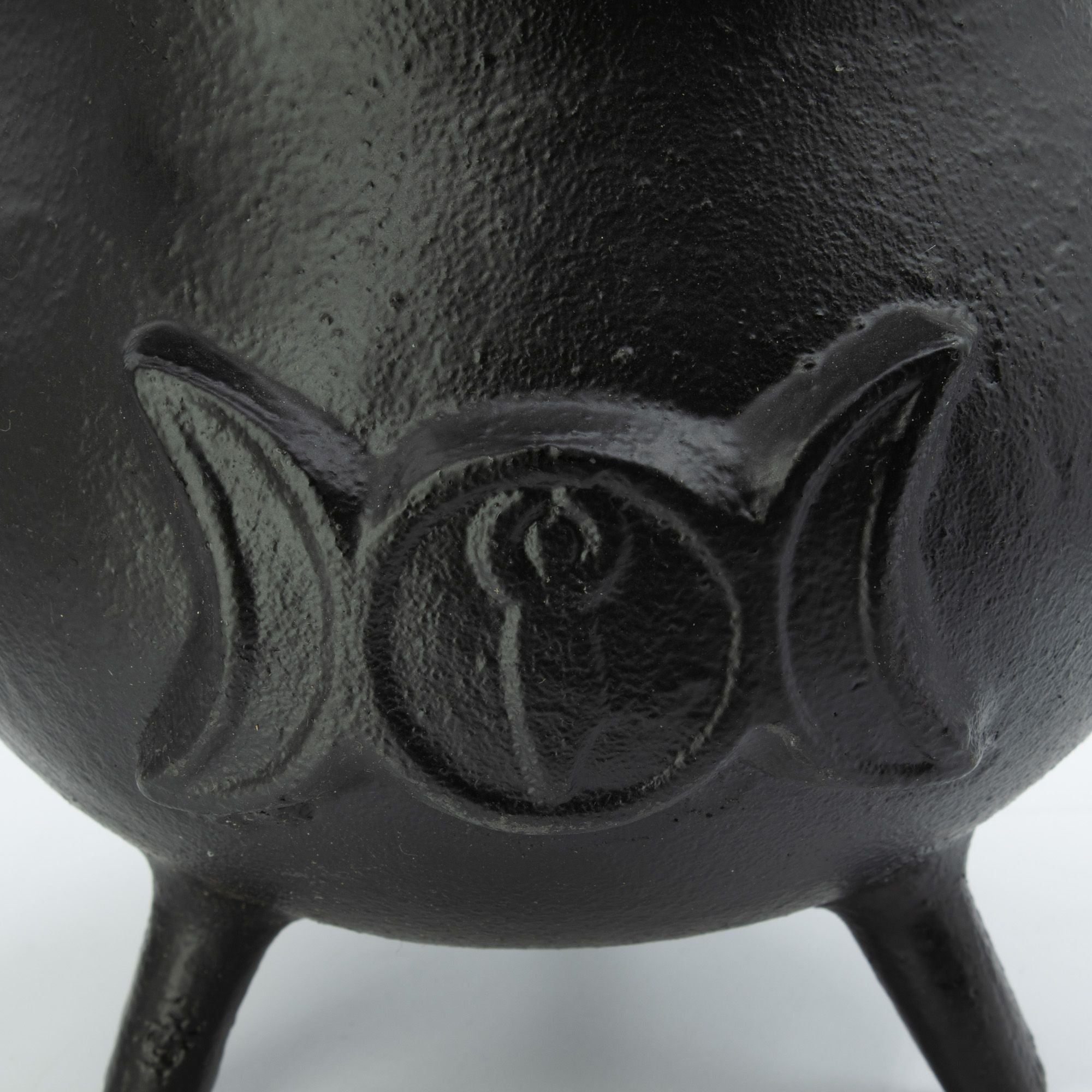 Large Cast Iron Cauldron with Triple Moon 23x18cm (at least 4kg)