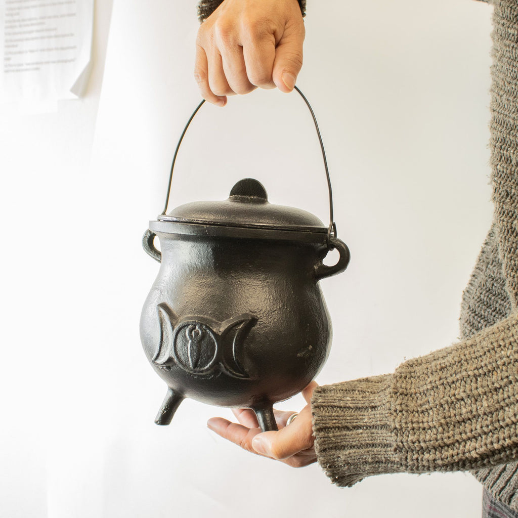 Large Cast Iron Cauldron with Triple Moon 23x18cm (at least 4kg)