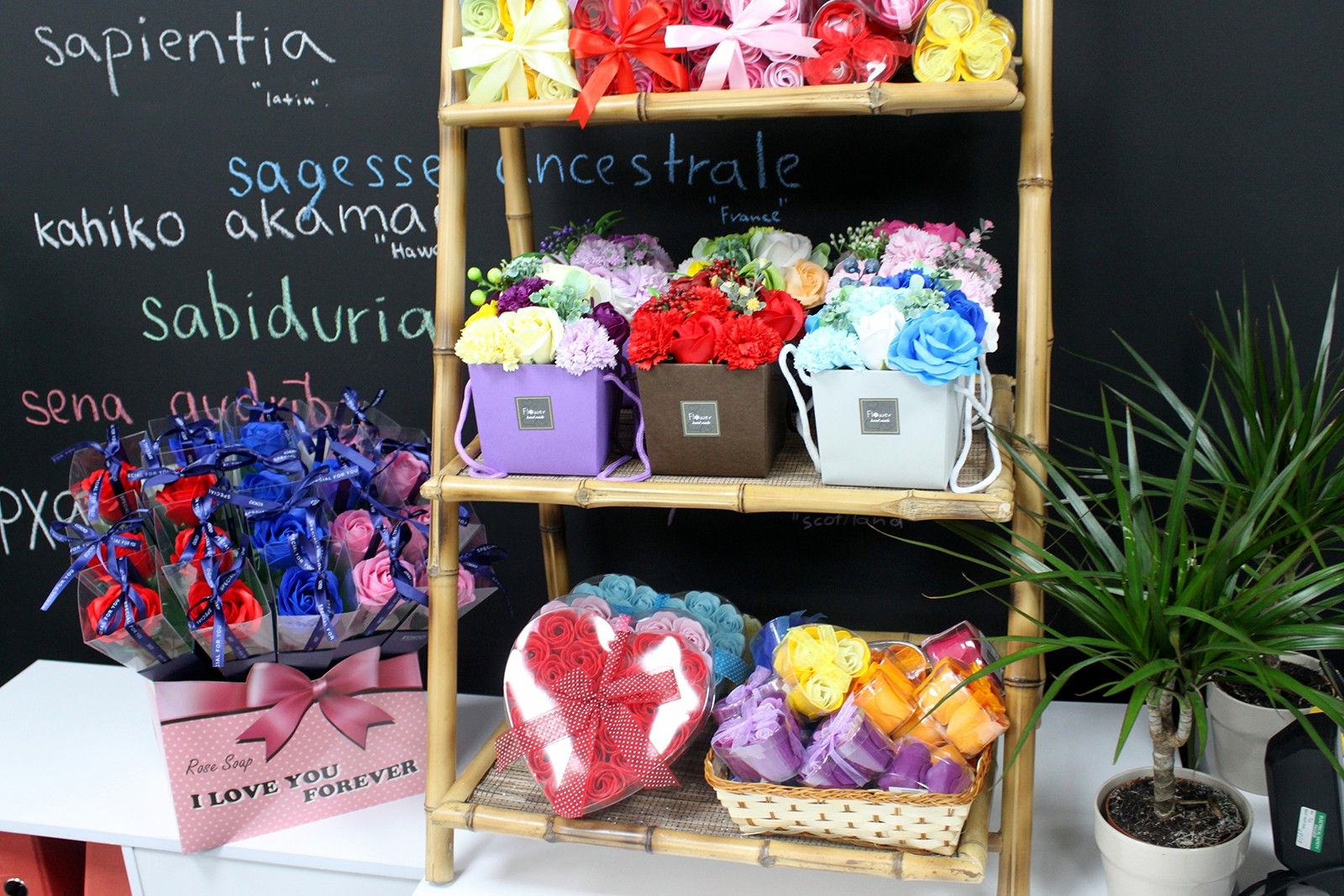 Set of 24 Soap Flower Heart Box